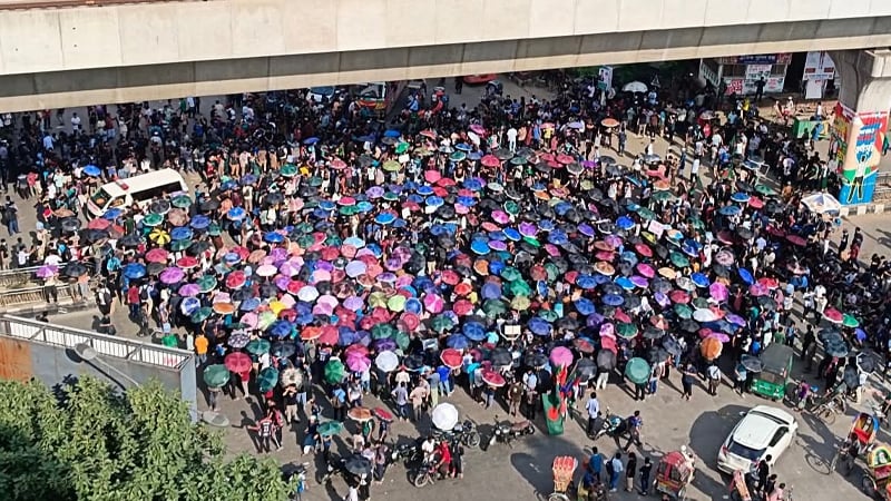 Engineering students block road in Shahbag, make three demands