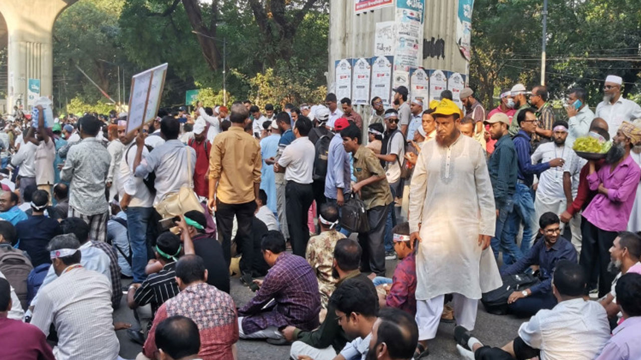 Primary teachers' strike begins, classes closed in 65,000 schools