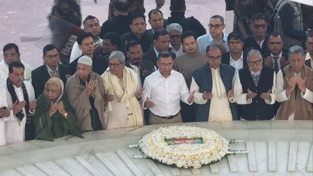 Tarique Rahman at his father's grave after 19 years