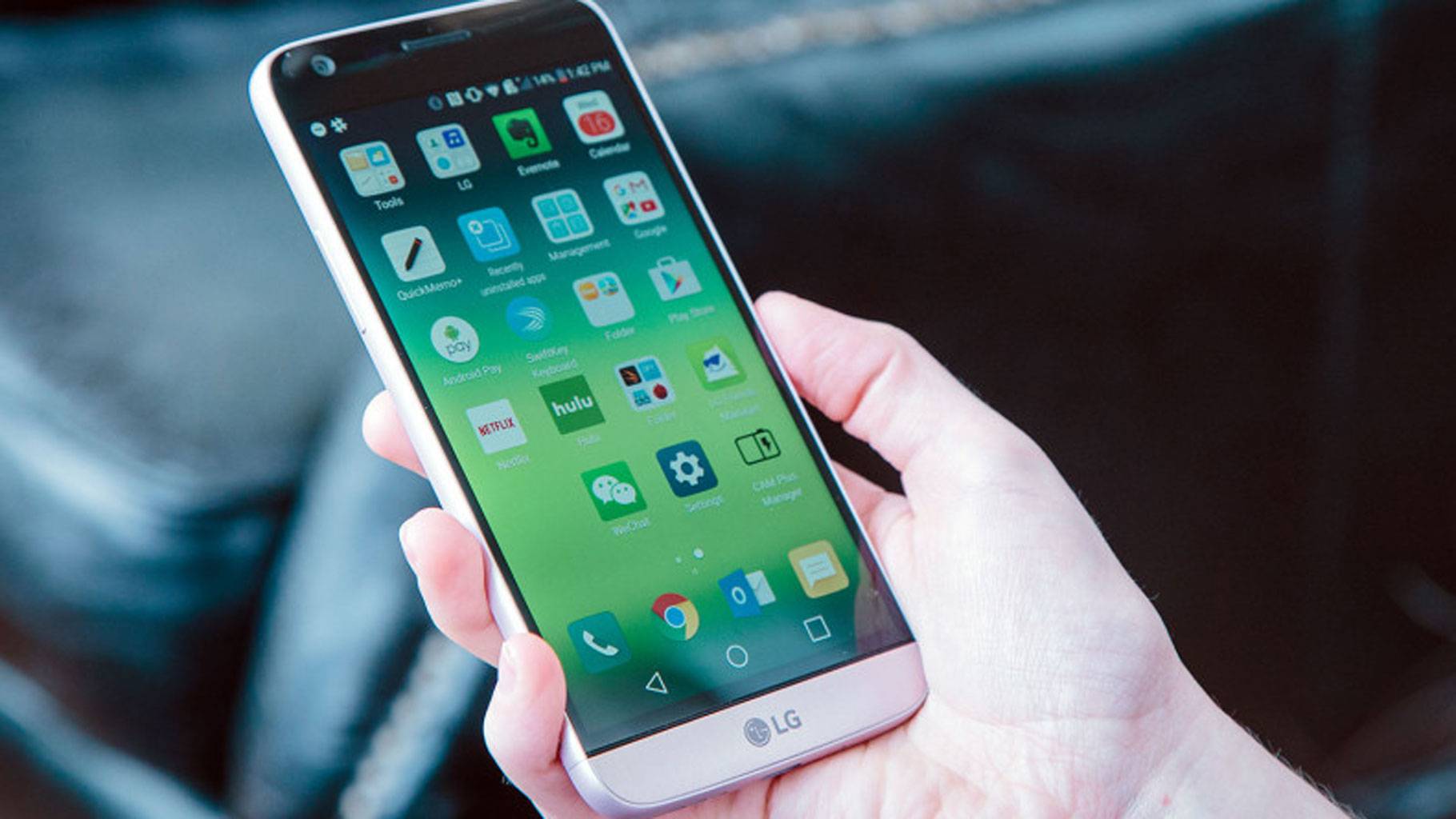 Government Cuts Import Duty on Mobile Phones by 60pc