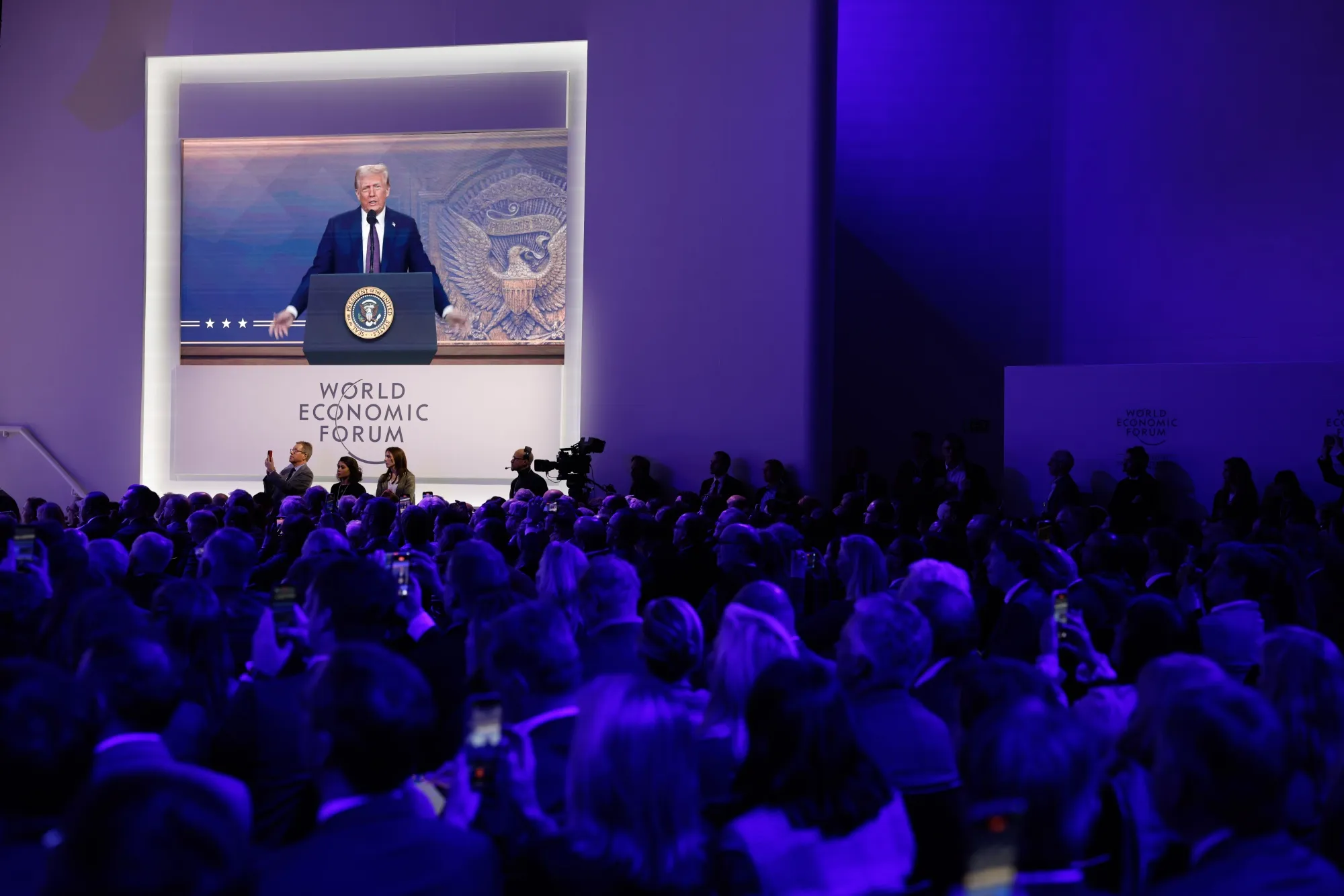 Trump Urges Lower Oil Prices, Interest Rate Cuts at Davos