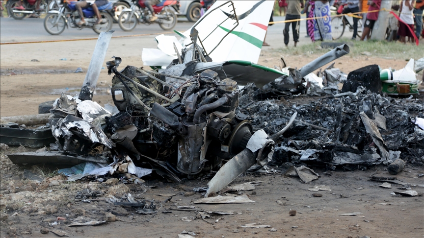 Plane collides with military helicopter outside US capital