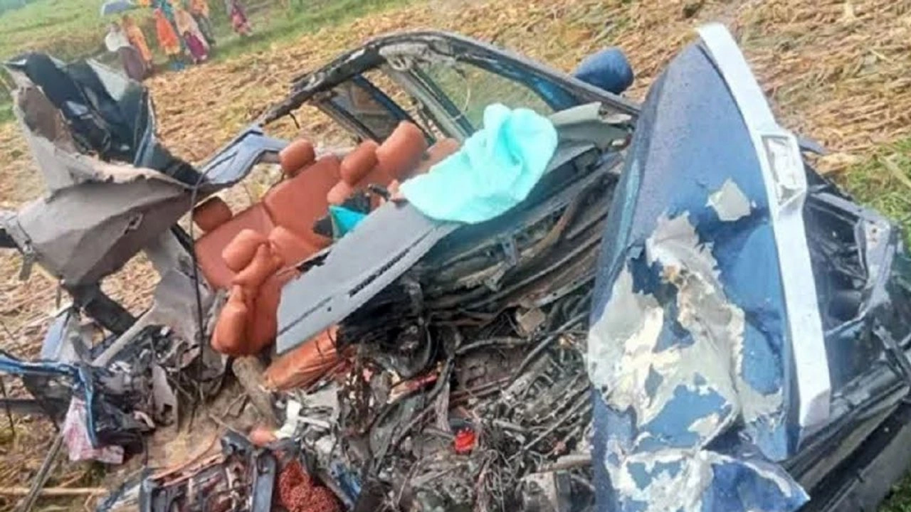 6 killed in truck-microbus collision in Natore