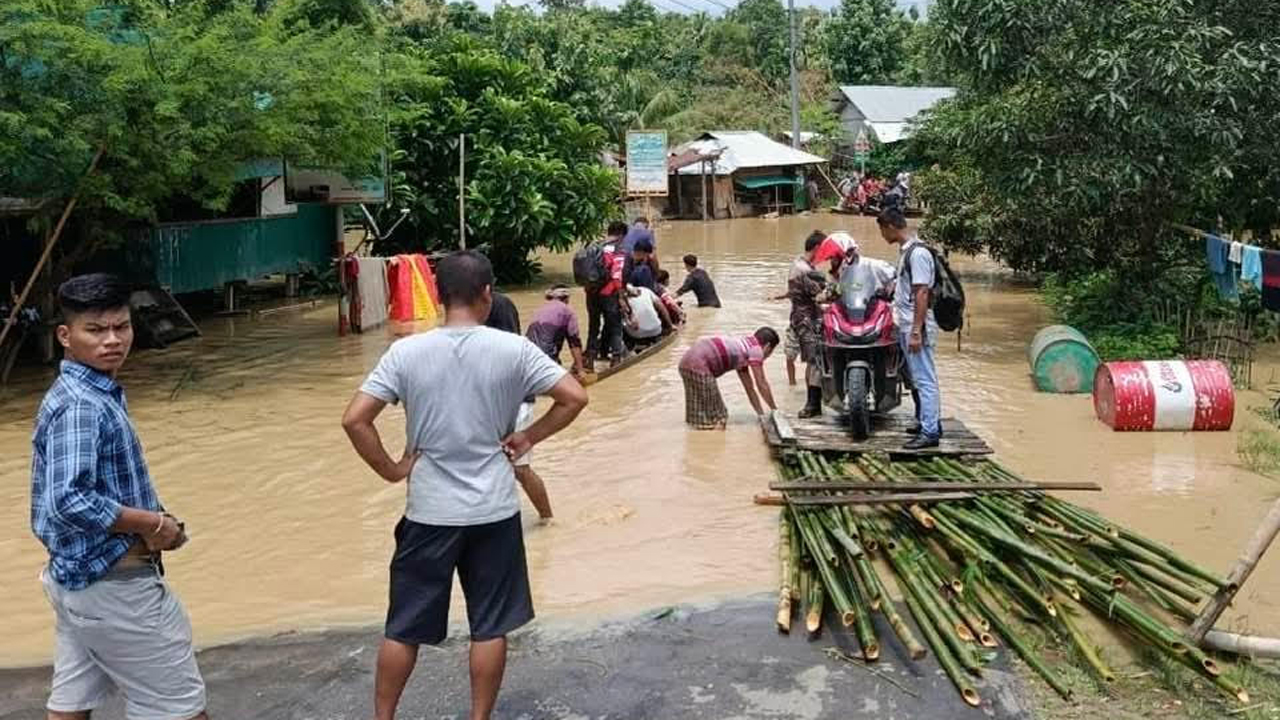 Leaving hundreds of tourists stranded in Sajek