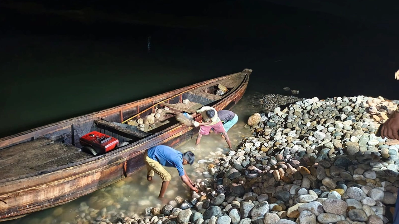 12,000 cubic feet of stone returned to Sapadhar in one night's operation