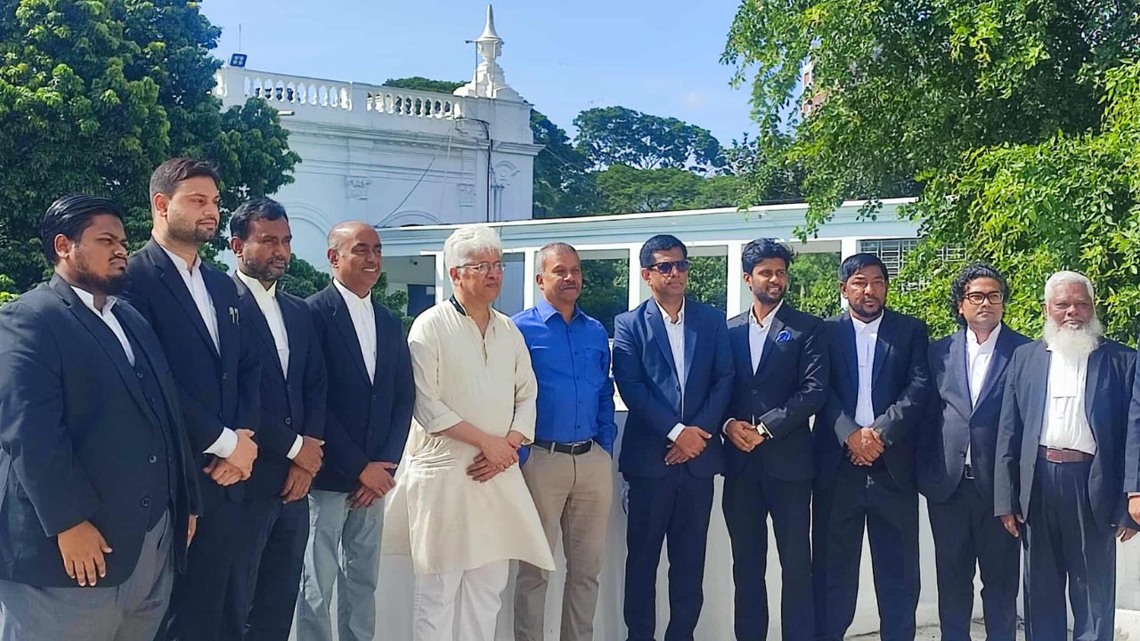 2 advisors inspect International Crimes Tribunal