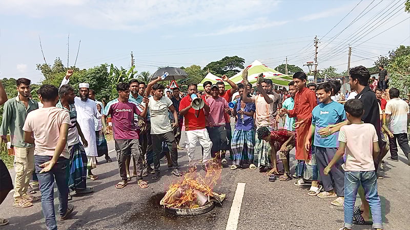 Blockade continues in Bhanga, road connectivity between Dhaka and 21 districts closed