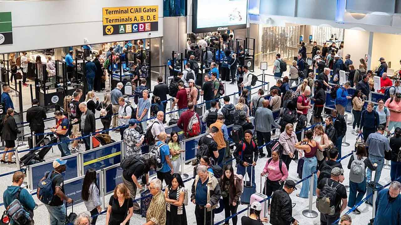 US shutdown disrupts airspace, 1,400 flights canceled in one day