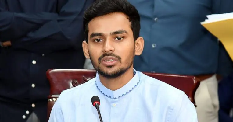 বিকালে উপদেষ্টা আসিফের জরুরি প্রেস ব্রিফিং, করতে পারেন পদত্যাগ