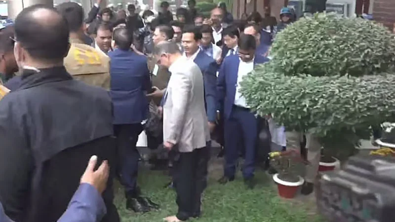 Tarique Rahman took off his shoes and touched the soil of the country